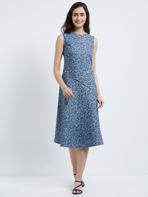 

Soie Women Blue Printed Fit and Flare Dress