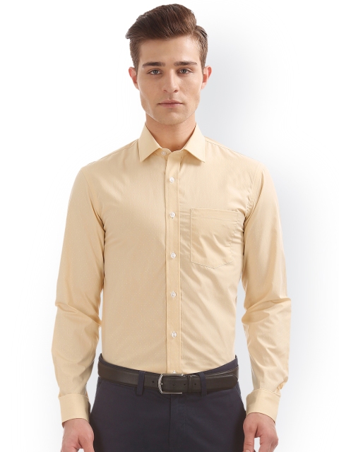 

Arrow Men Beige Slim Fit Solid Casual Shirt