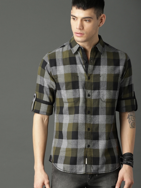 

Roadster Men Olive Green & Black Regular Fit Checked Casual Shirt