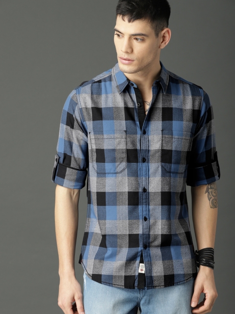 

Roadster Men Black & Blue Regular Fit Checked Casual Shirt
