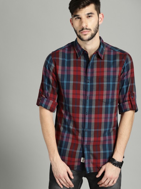 

Roadster Men Navy & Red Regular Fit Checked Casual Shirt, Navy blue