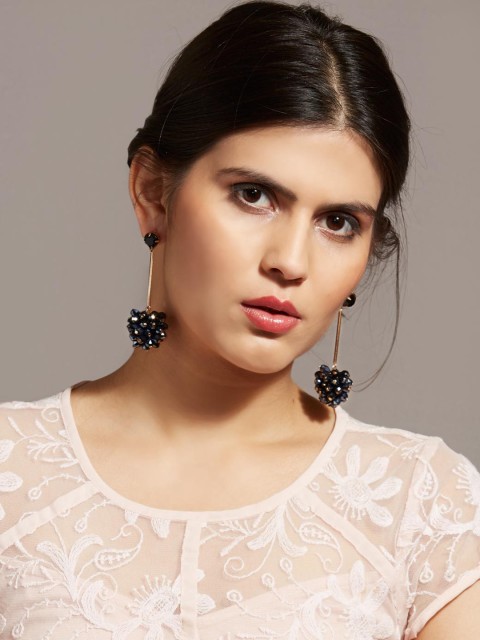 

Foxy Sperks Black Contemporary Drop Earrings