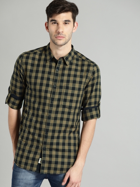 

Roadster Men Brown & Navy Blue Regular Fit Checked Casual Shirt