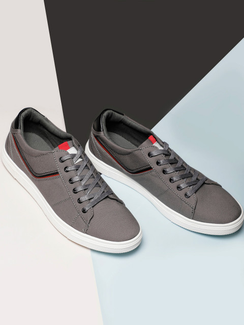 

LOCOMOTIVE Men Taupe Sneakers