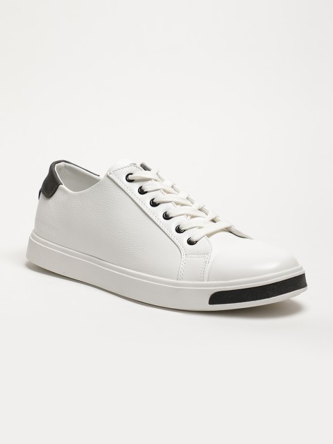 

LOCOMOTIVE Men White Sneakers