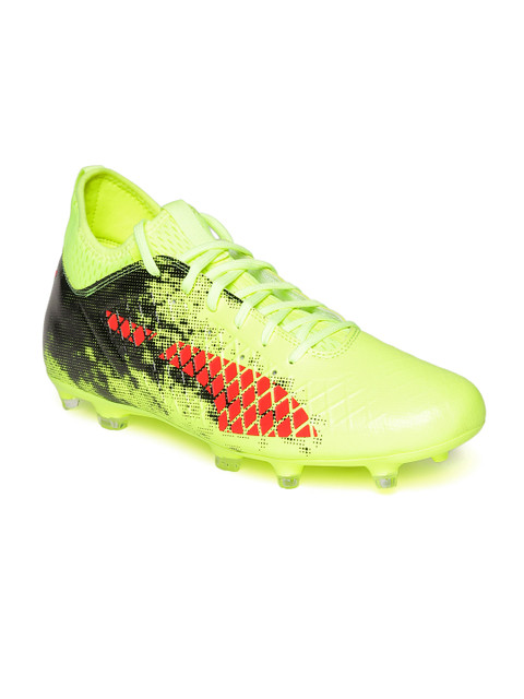 

Puma Men Lime Green Football Shoes