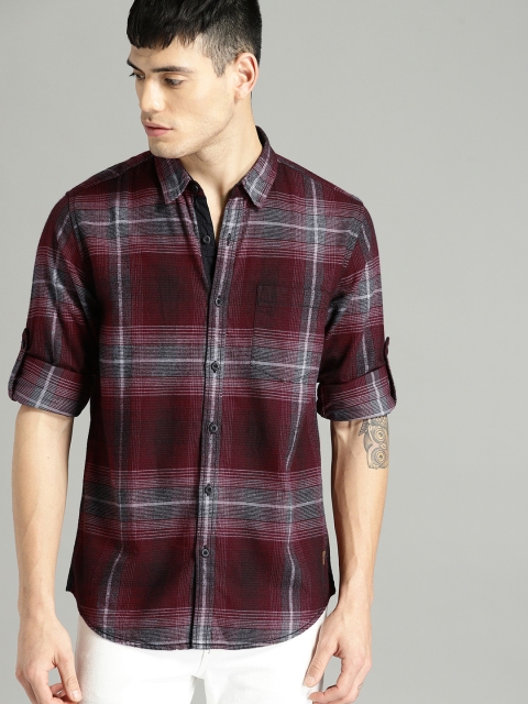 

Roadster Men Maroon & Grey Regular Fit Checked Casual Shirt