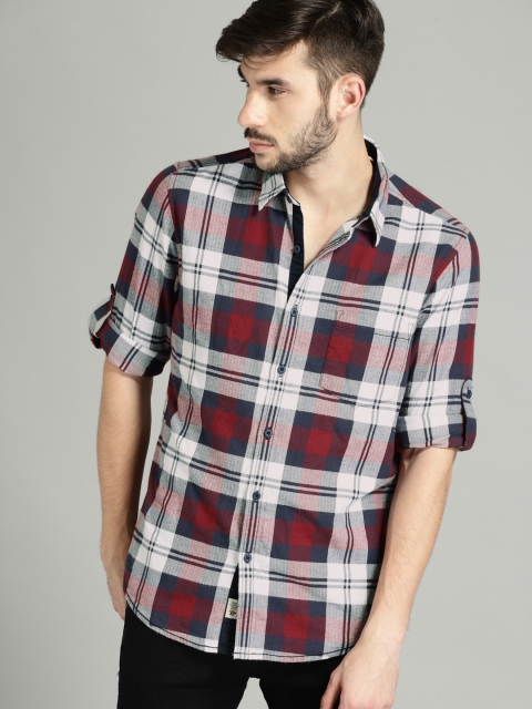 

Roadster Men Maroon & Navy Blue Regular Fit Checked Casual Shirt