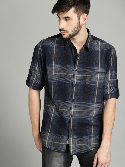 

Roadster Men Navy Blue & Off-White Regular Fit Checked Casual Shirt