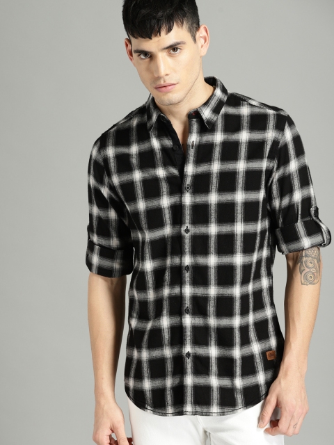 

Roadster Men Black & Grey Regular Fit Checked Casual Shirt