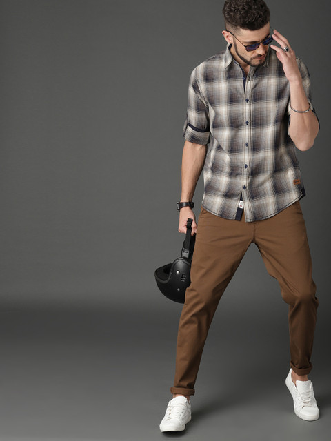 

Roadster Men Navy Blue & Beige Regular Fit Checked Casual Shirt