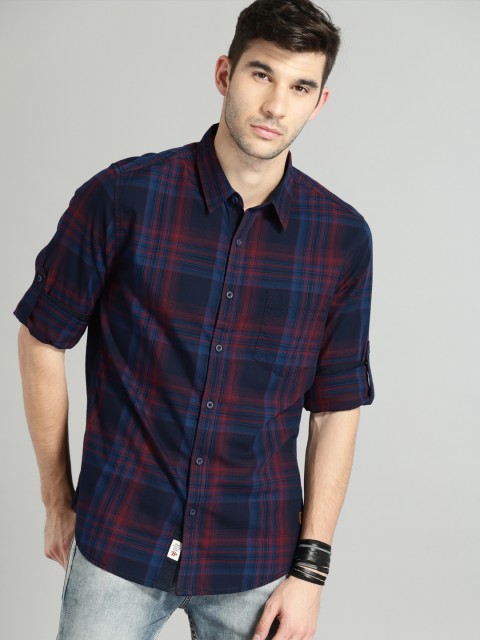 

Roadster Men Navy Blue & Maroon Regular Fit Checked Casual Shirt