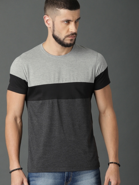 

Roadster Men Grey Melange Colourblocked Round Neck T-shirt