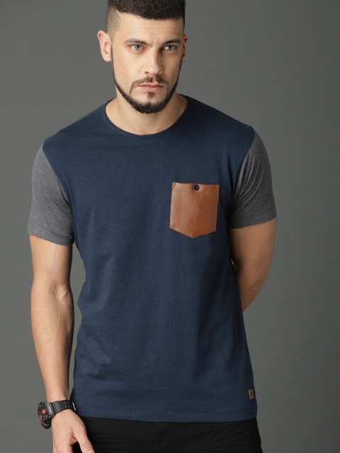 

Roadster Men Navy Blue Solid Round Neck T-shirt