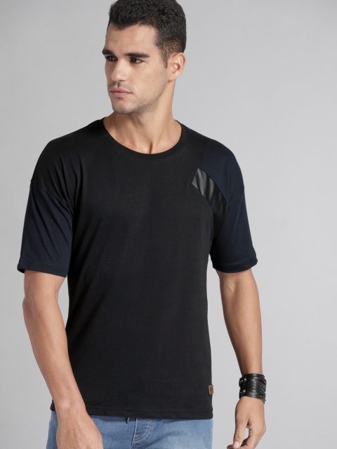 

Roadster Men Black Solid Round Neck T-shirt