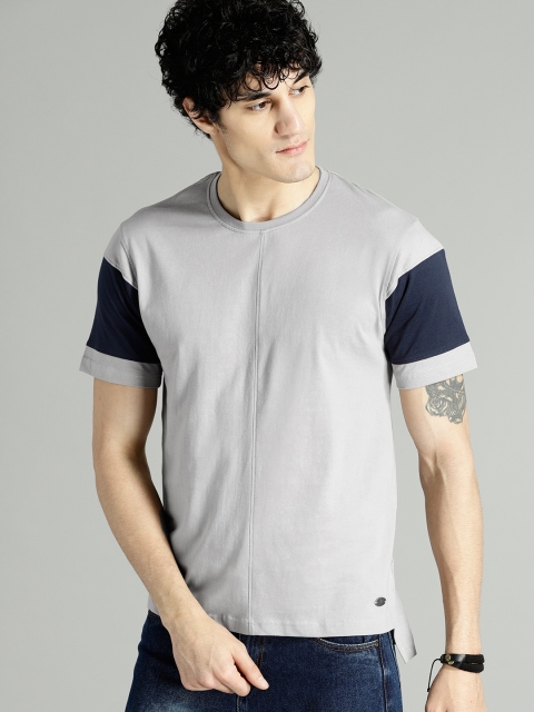 

Roadster Men Grey Solid Round Neck T-shirt