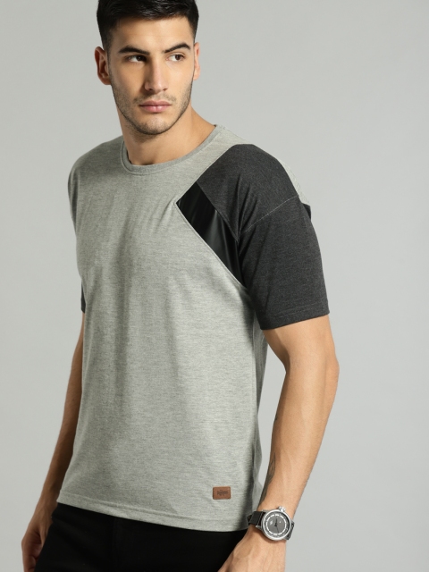 

Roadster Men Grey Melange Solid Round Neck T-shirt
