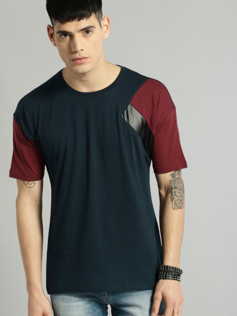

Roadster Men Navy Blue Solid Round Neck T-shirt