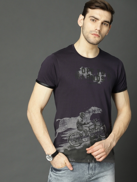 

Roadster Men Aubergine Printed Round Neck T-shirt, Purple