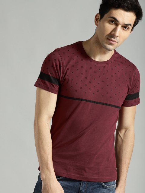 

Roadster Men Burgundy Printed Round Neck T-shirt