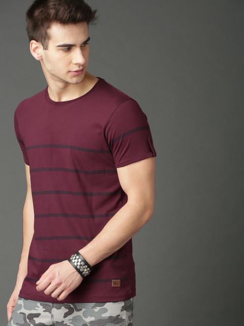 

Roadster Men Burgundy Striped Round Neck T-shirt