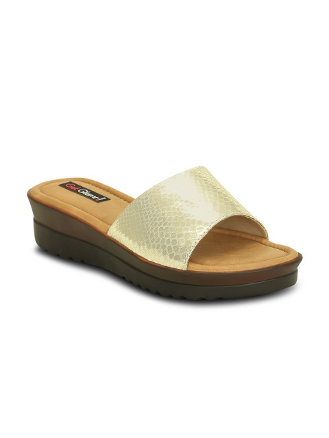 

Get Glamr Women Gold-Toned Solid Sandals
