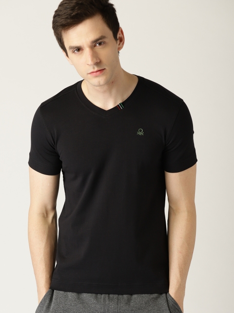 United Colors of Benetton Men Black Solid V-Neck T-shirt