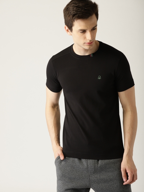 

Undercolors of Benetton Men Black Solid Lounge T-shirt 17P3680T666DI-100
