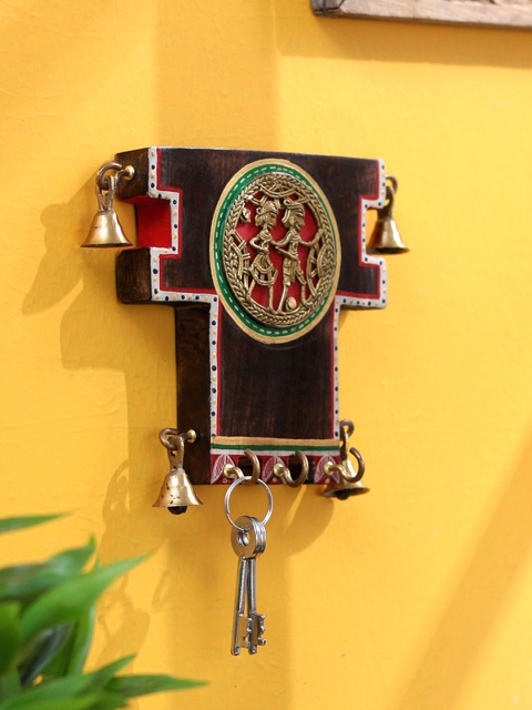 

VarEesha Brown Wooden Dhokra Key Holder