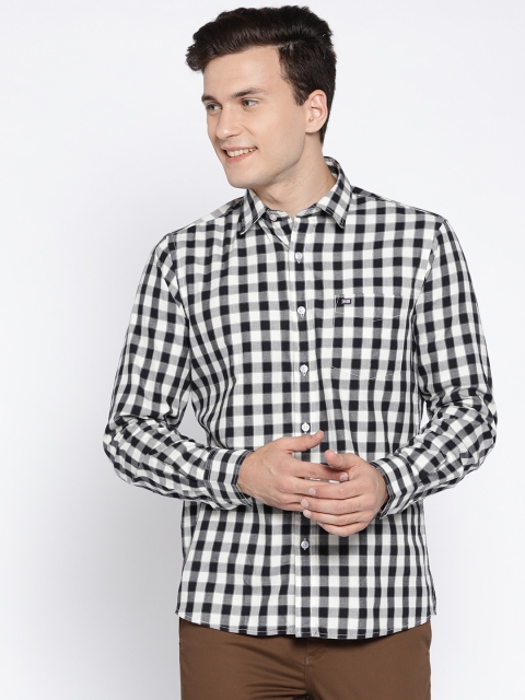 

Arrow Sport Men Black & Off-White Slim Fit Checked Casual Shirt