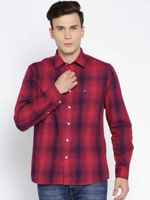 

Arrow Sport Men Red & Navy Blue Slim Fit Checked Casual Shirt