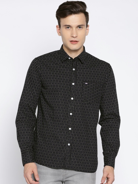 

Arrow Sport Men Black & White Slim Fit Printed Casual Shirt