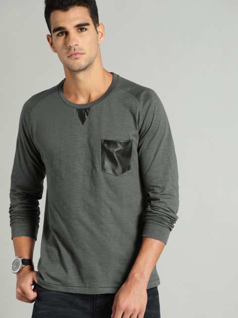 

Roadster Men Charcoal Grey Solid Round Neck Pure Cotton T-shirt