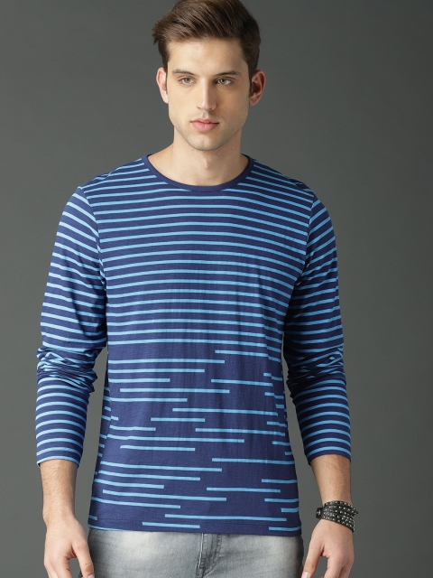 

Roadster Men Blue Striped Round Neck T-shirt