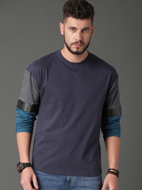 

Roadster Men Navy Blue Solid Colourblocked Round Neck T-shirt