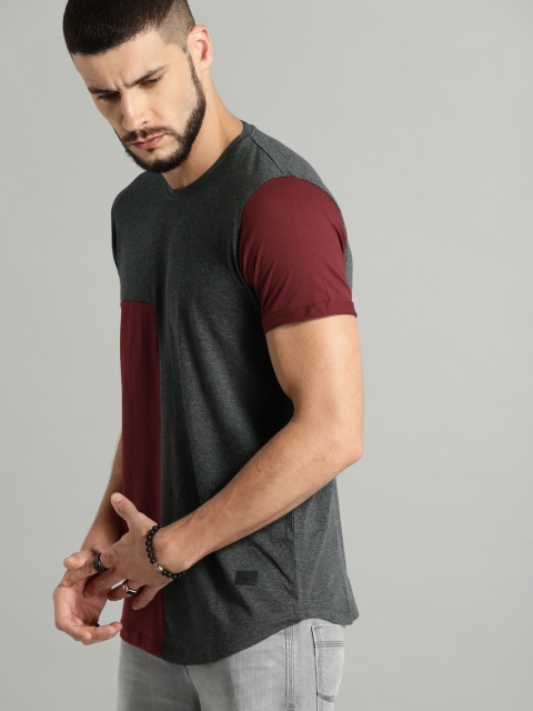 

Roadster Men Charcoal Grey & Maroon Colourblocked Round Neck T-shirt