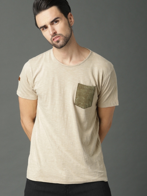 

Roadster Men Tan Solid Round Neck T-shirt