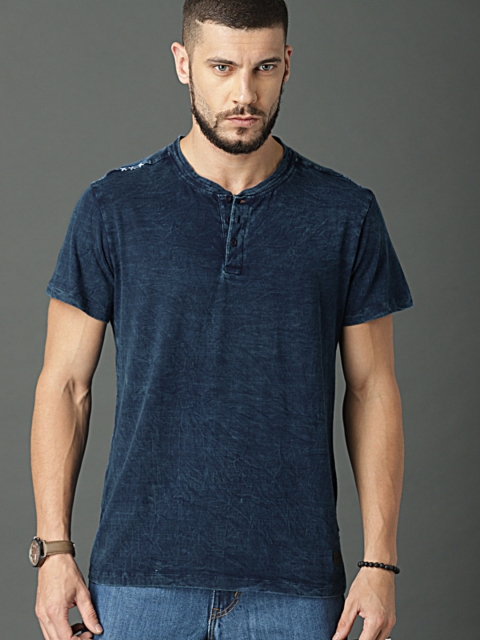 

Roadster Men Navy Blue Solid Henley Neck T-shirt