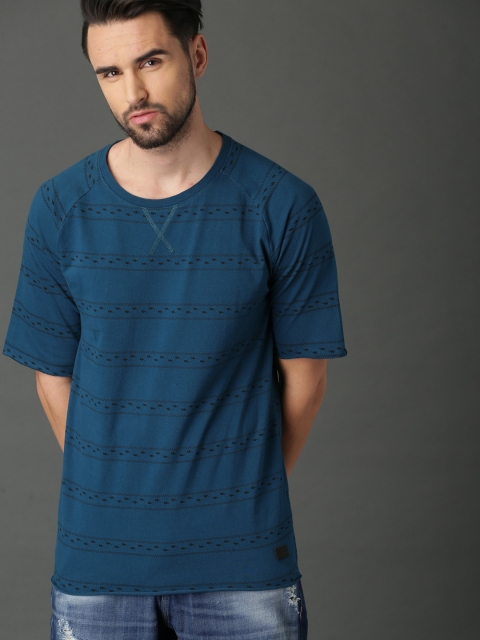 

Roadster Men Teal Printed Round Neck T-shirt