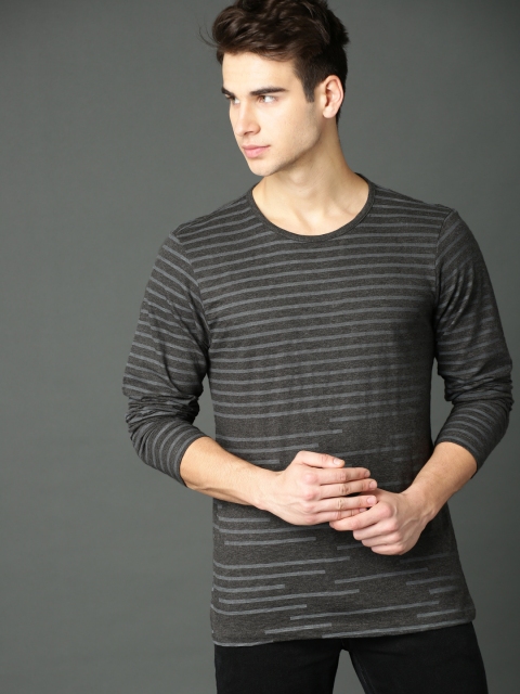 

Roadster Men Charcoal Grey Striped Round Neck T-shirt