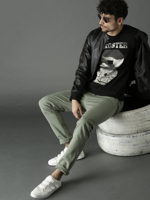 

Roadster Men Black Printed Round Neck T-shirt