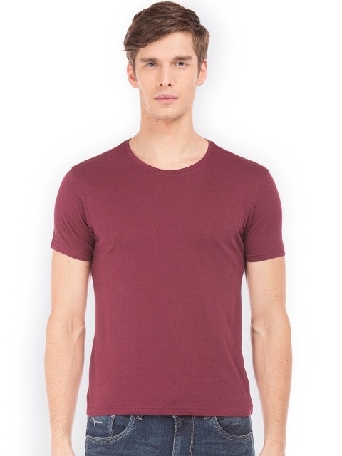 

Flying Machine Men Burgundy Solid Round Neck T-shirt