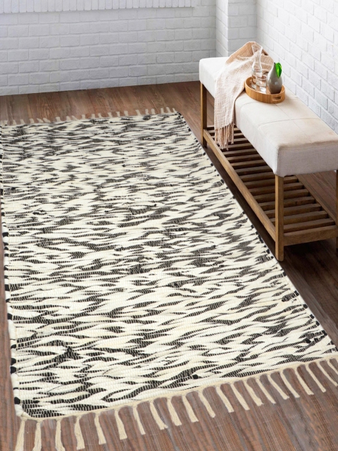 

Saral Home Unisex Black & White Printed Dhurrie