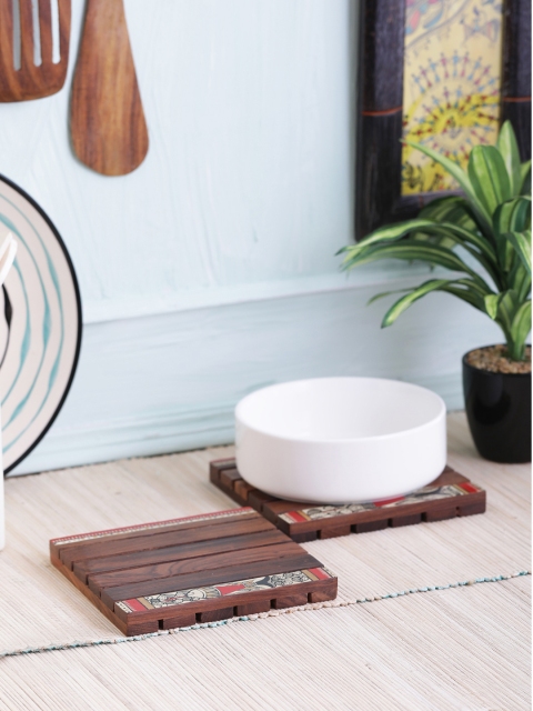 

VarEesha Set of 2 Brown Wooden Coasters