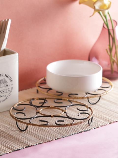 

VarEesha Set of 2 Beige Bamboo Round HotPots/ Trivets