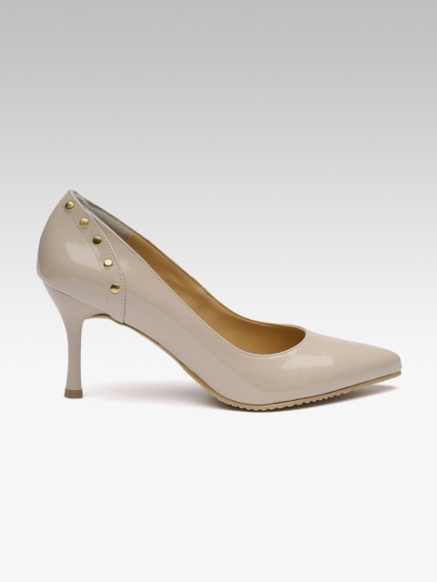 

HEATWAVE Women Beige Solid Pumps