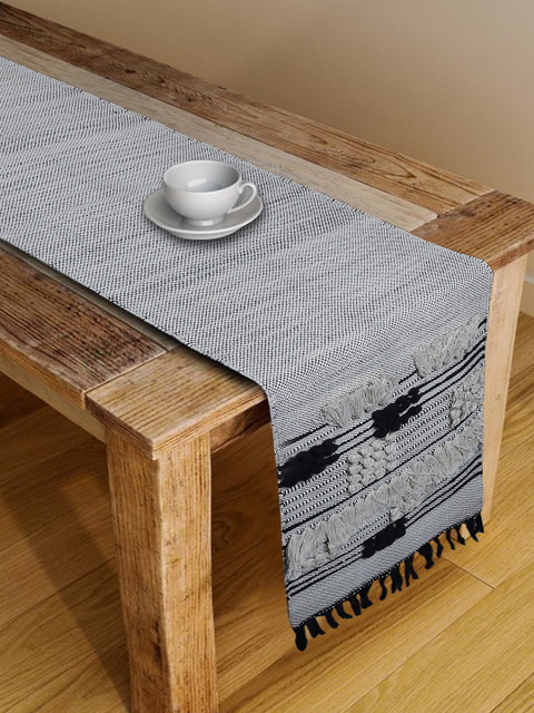 

S9home by Seasons 6 Seater Geometrical White & Black Table Runner