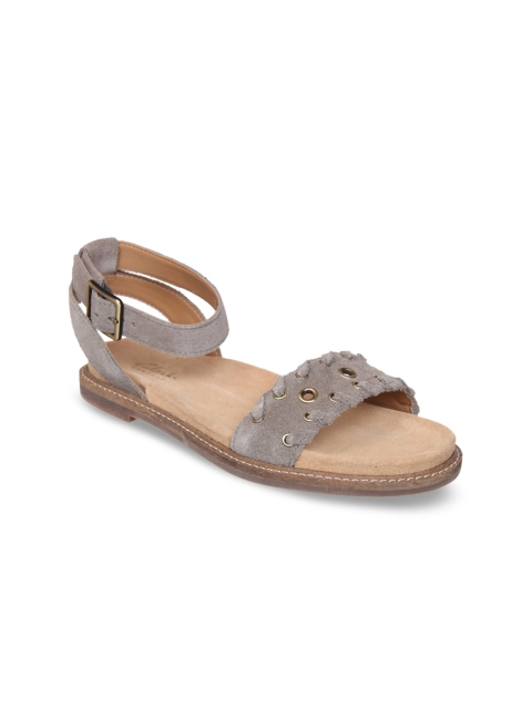 

Clarks Women Grey Open-Toe Leather Flats