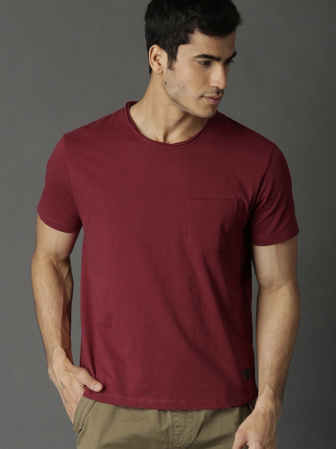 

Roadster Men Maroon Solid Round Neck T-shirt