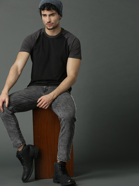 

Roadster Men Black & Charcoal Grey Solid Round Neck T-shirt
